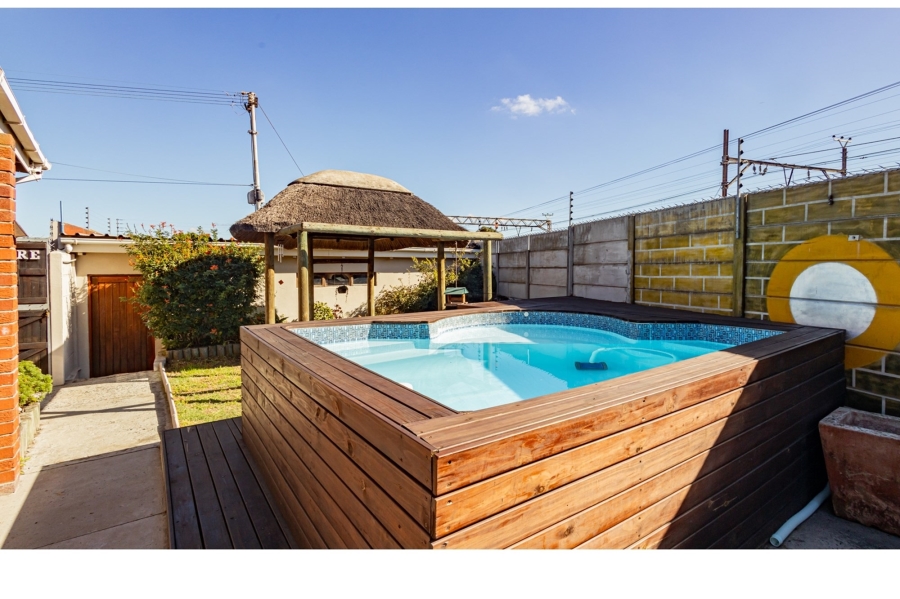 5 Bedroom Property for Sale in Avondale Western Cape